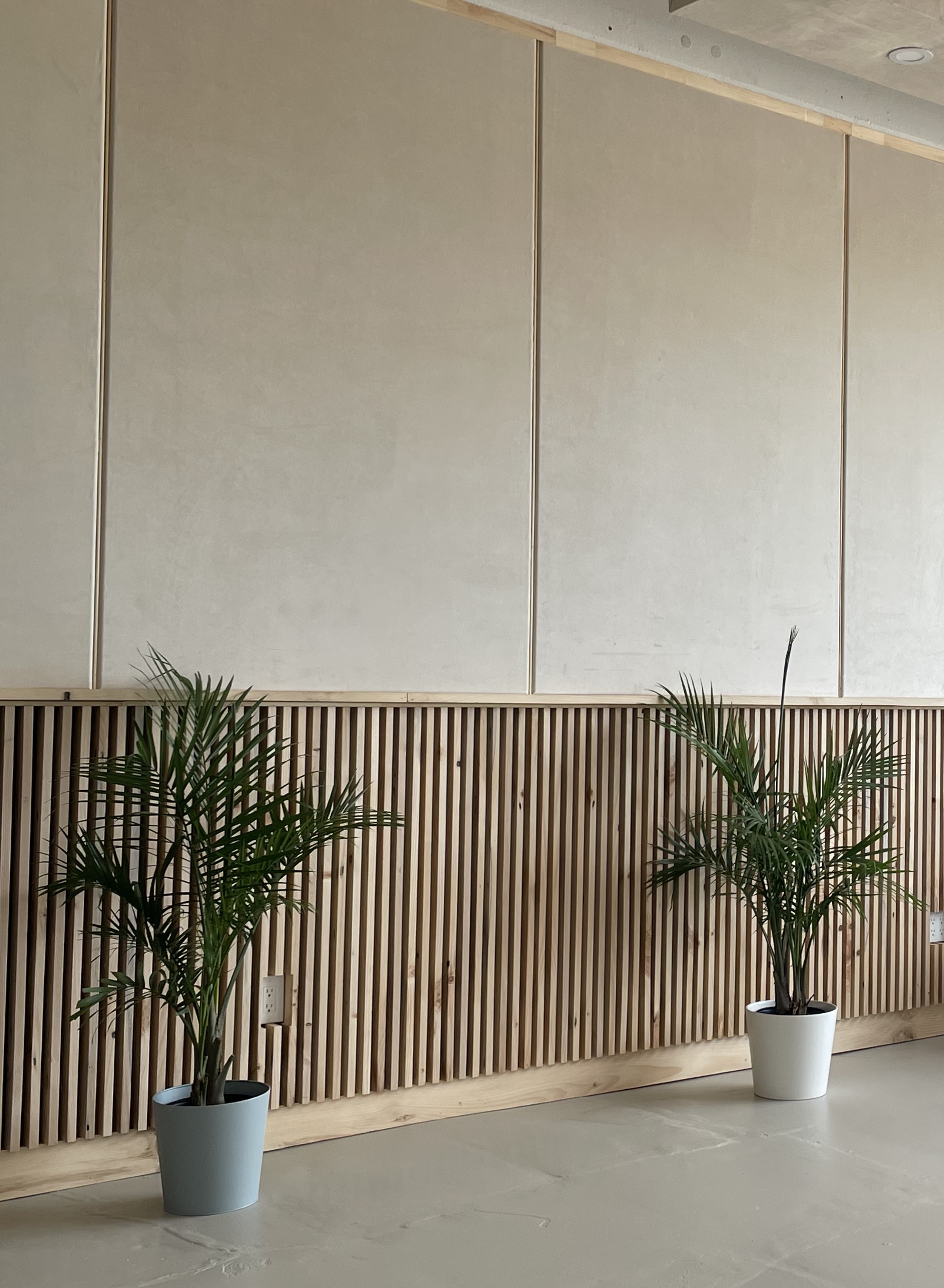 Mur en lattes de bois sur mesure